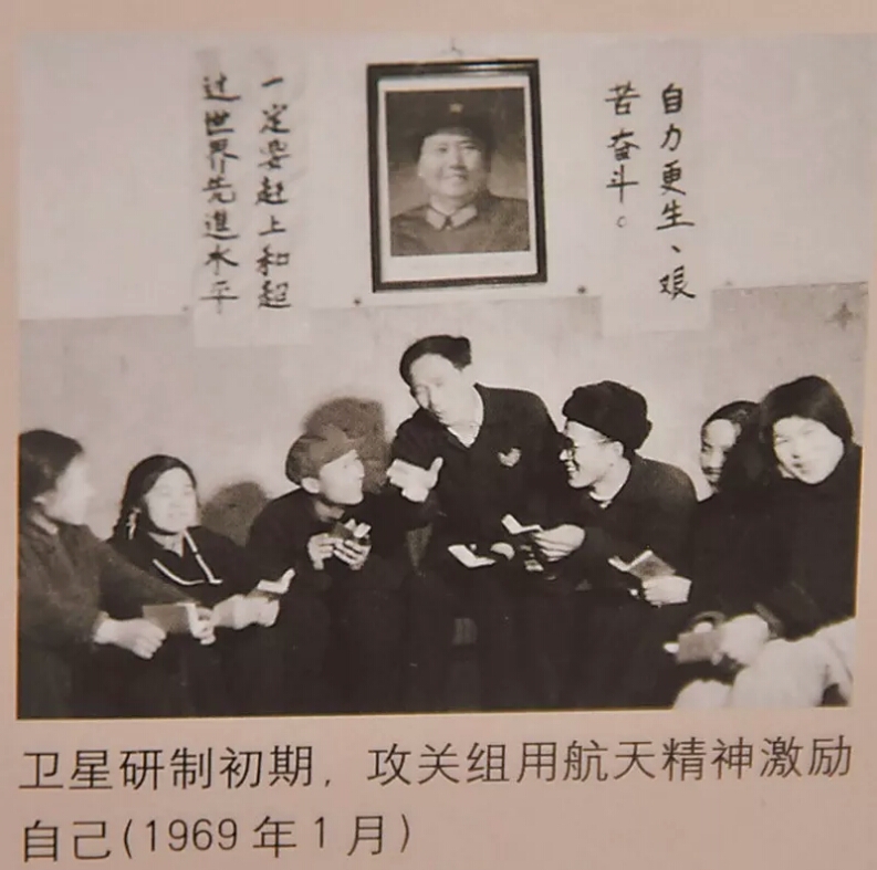 党旗猎猎迎风展，特色文化催人进1.jpg